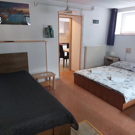 Apartment Carli-Jurc โคบาริด ภายนอก รูปภาพ