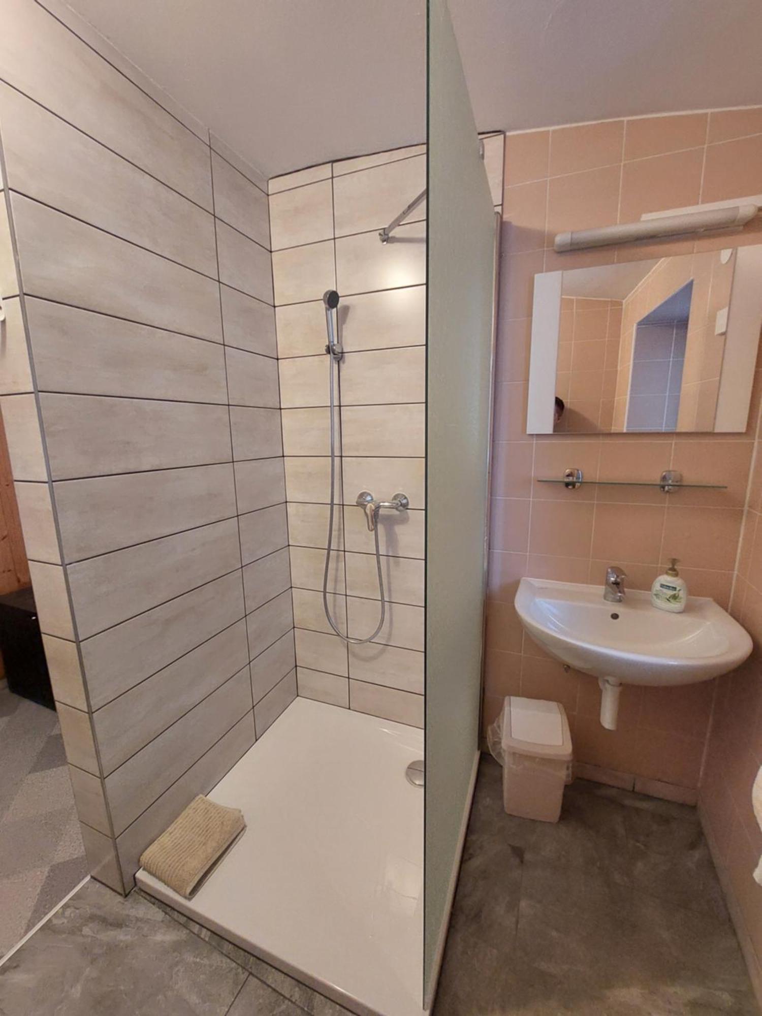Apartment Carli-Jurc โคบาริด ภายนอก รูปภาพ